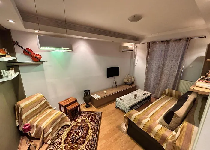 Nirvana Quiet Stay With Free Parking & Airport Access